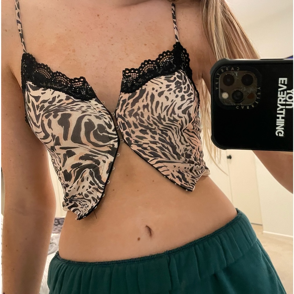 Cheetah and lace buckle tank top